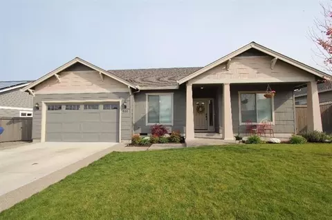 664 Nottingham Ter, Eagle Point, OR 97524 photo 1