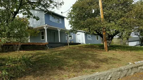600 Leafwood Dr, Eagle Point, OR 97524 photo 4