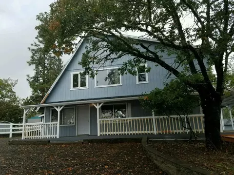 600 Leafwood Dr, Eagle Point, OR 97524 photo 1