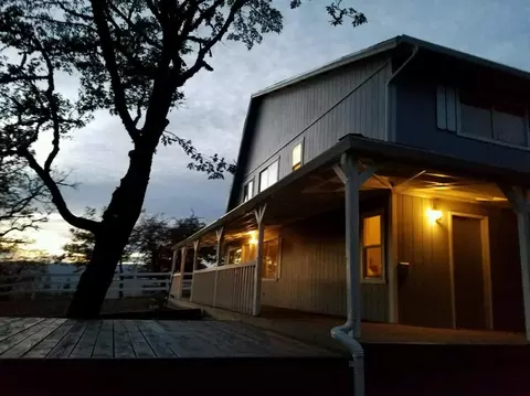 600 Leafwood Dr, Eagle Point, OR 97524 photo 3
