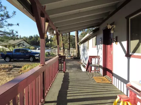 100 Mason Rd, Eagle Point, OR 97524 photo 2