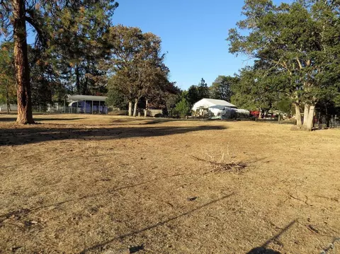 100 Mason Rd, Eagle Point, OR 97524 photo 3