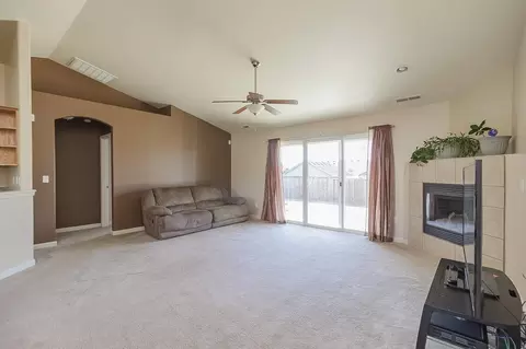 609 Sheffield Dr, Eagle Point, OR 97524 photo 3
