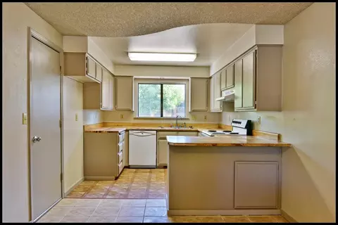 717 Malabar St, Central Point, OR 97502 photo 5