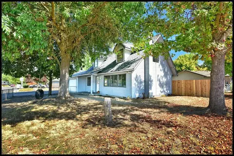 717 Malabar St, Central Point, OR 97502 photo 4