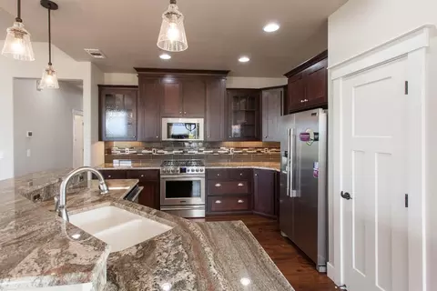 313 Avalon Ter, Eagle Point, OR 97524 photo 9