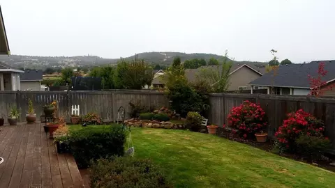 656 Sheffield Dr, Eagle Point, OR 97524 photo 2