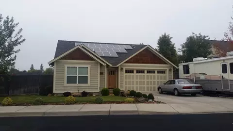 656 Sheffield Dr, Eagle Point, OR 97524 photo 1