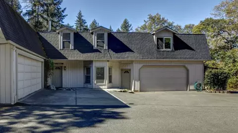 1412 Summit Loop, Grants Pass, OR 97527 photo 1