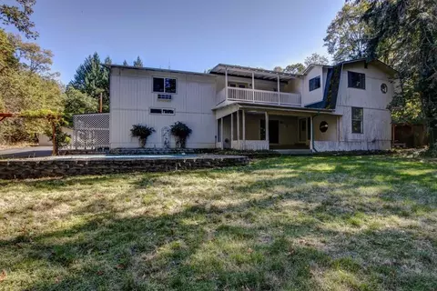 1412 Summit Loop, Grants Pass, OR 97527 photo 2