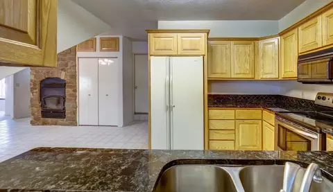 1412 Summit Loop, Grants Pass, OR 97527 photo 4