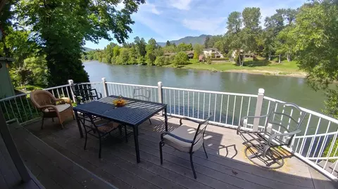 1200 E Park St, Grants Pass, OR 97527 photo 2