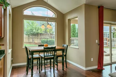 27 Blackstone Ct, Eagle Point, OR 97524 photo 10