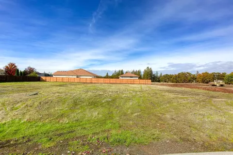 59 Pebble Creek Dr, Eagle Point, OR 97524 photo 2