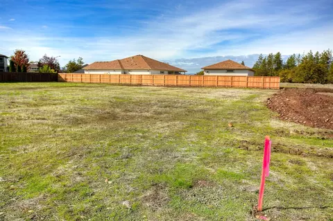 59 Pebble Creek Dr, Eagle Point, OR 97524 photo 5