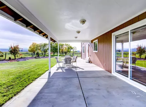 584 E Rolling Hills Dr, Eagle Point, OR 97524 photo 34