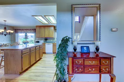584 E Rolling Hills Dr, Eagle Point, OR 97524 photo 10
