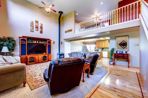 584 E Rolling Hills Dr, Eagle Point, OR 97524 photo 6