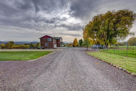 584 E Rolling Hills Dr, Eagle Point, OR 97524 photo 32