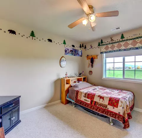 584 E Rolling Hills Dr, Eagle Point, OR 97524 photo 24