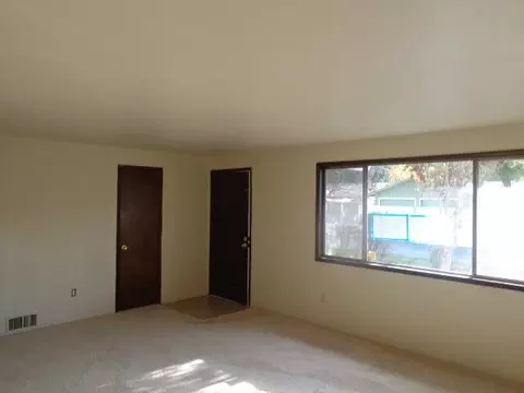 609 St Thomas Ln, Eagle Point, OR 97524 photo 3