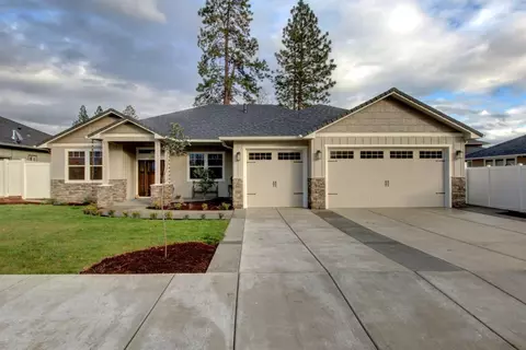 210 Sandpines Dr, Eagle Point, OR 97524 photo 1