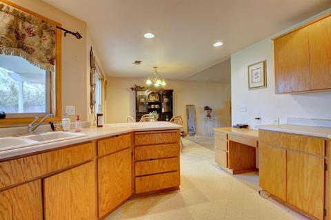 684 Crystal Dr, Eagle Point, OR 97524 photo 16