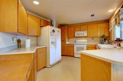 684 Crystal Dr, Eagle Point, OR 97524 photo 11