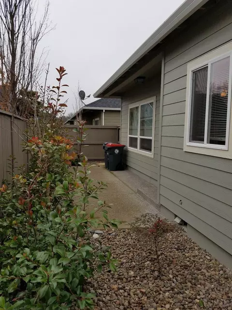 392 Live Oak Loop, Central Point, OR 97502 photo 13