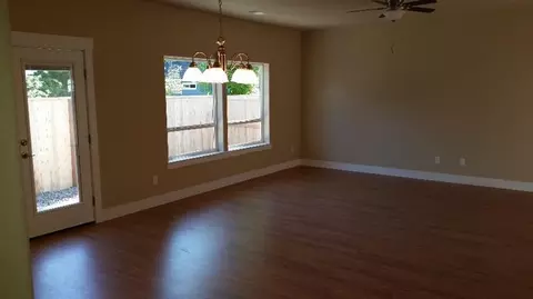392 Live Oak Loop, Central Point, OR 97502 photo 11