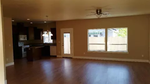 392 Live Oak Loop, Central Point, OR 97502 photo 5