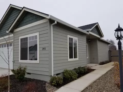392 Live Oak Loop, Central Point, OR 97502 photo 2
