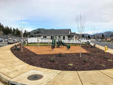 233 Westbrook Dr, Rogue River, OR 97537 photo 3