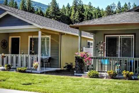 233 Westbrook Dr, Rogue River, OR 97537 photo 1