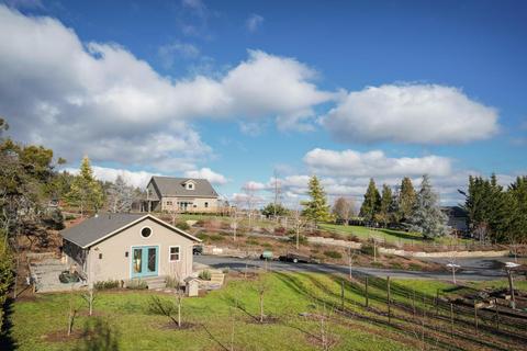 3910 Jonathon Way, Central Point, OR 97502 photo 3