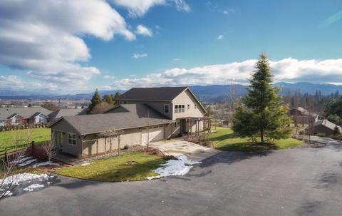 3910 Jonathon Way, Central Point, OR 97502 photo 22