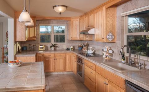 3910 Jonathon Way, Central Point, OR 97502 photo 8