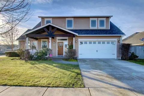 239 Meadowbrook Dr, Central Point, OR 97502 photo 1