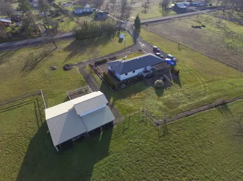1705 Stevens Rd, Eagle Point, OR 97524 photo 2