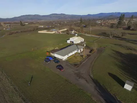 1705 Stevens Rd, Eagle Point, OR 97524 photo 3