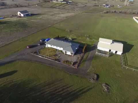 1705 Stevens Rd, Eagle Point, OR 97524 photo 1