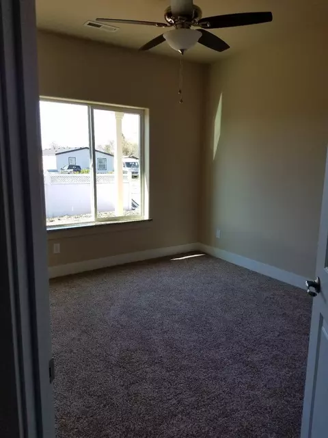370 Live Oak Loop, Central Point, OR 97502 photo 7