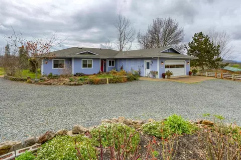 100 Mooreland Ter, Eagle Point, OR 97524 photo 3