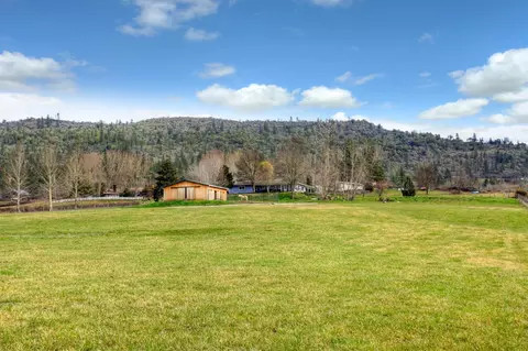 100 Mooreland Ter, Eagle Point, OR 97524 photo 1