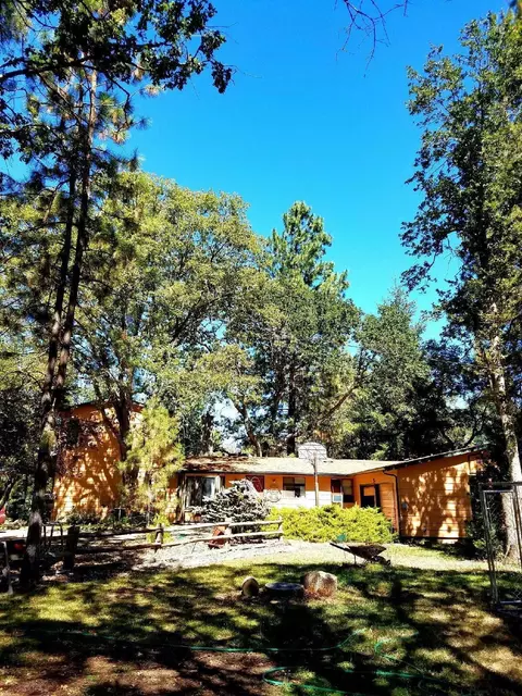 690 Ayres Rd, Eagle Point, OR 97524 photo 2