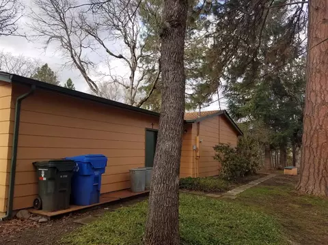 690 Ayres Rd, Eagle Point, OR 97524 photo 4