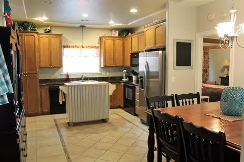 635 Barton Rd, Eagle Point, OR 97524 photo 8
