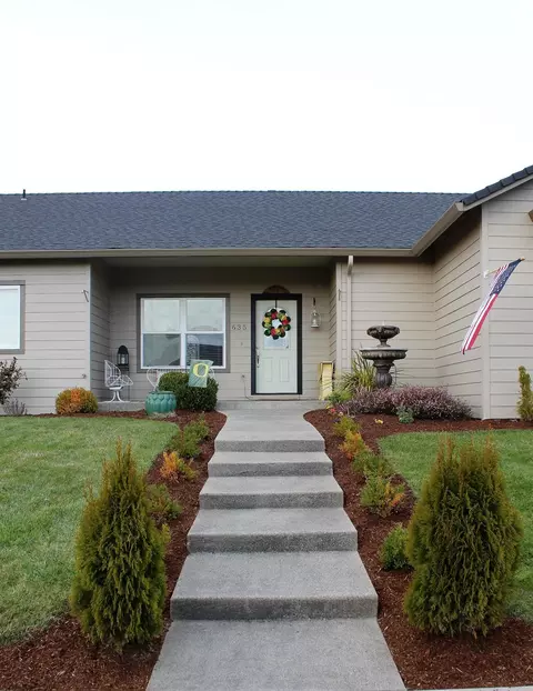 635 Barton Rd, Eagle Point, OR 97524 photo 3
