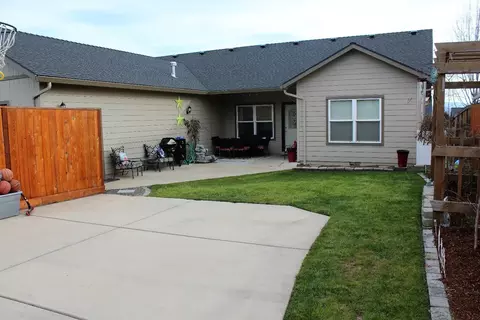 635 Barton Rd, Eagle Point, OR 97524 photo 22