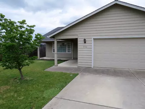 733 Crystal Dr, Eagle Point, OR 97524 photo 3
